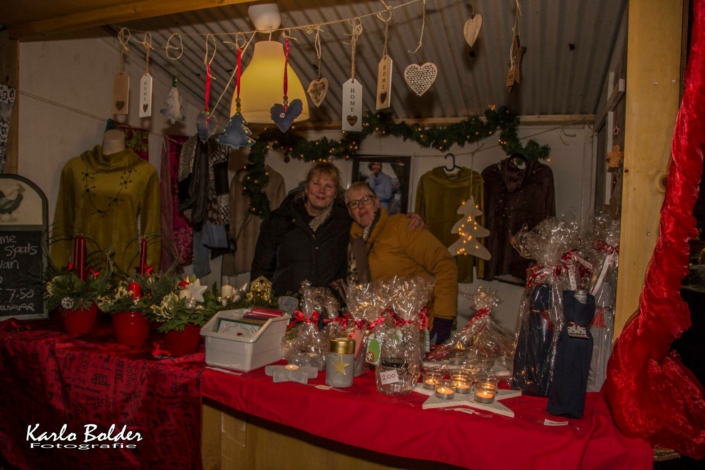 Kerstmarkt Westervoort 11 december 2020 kraamhouders truien gezelligheid kramen marktkraam coronaproof